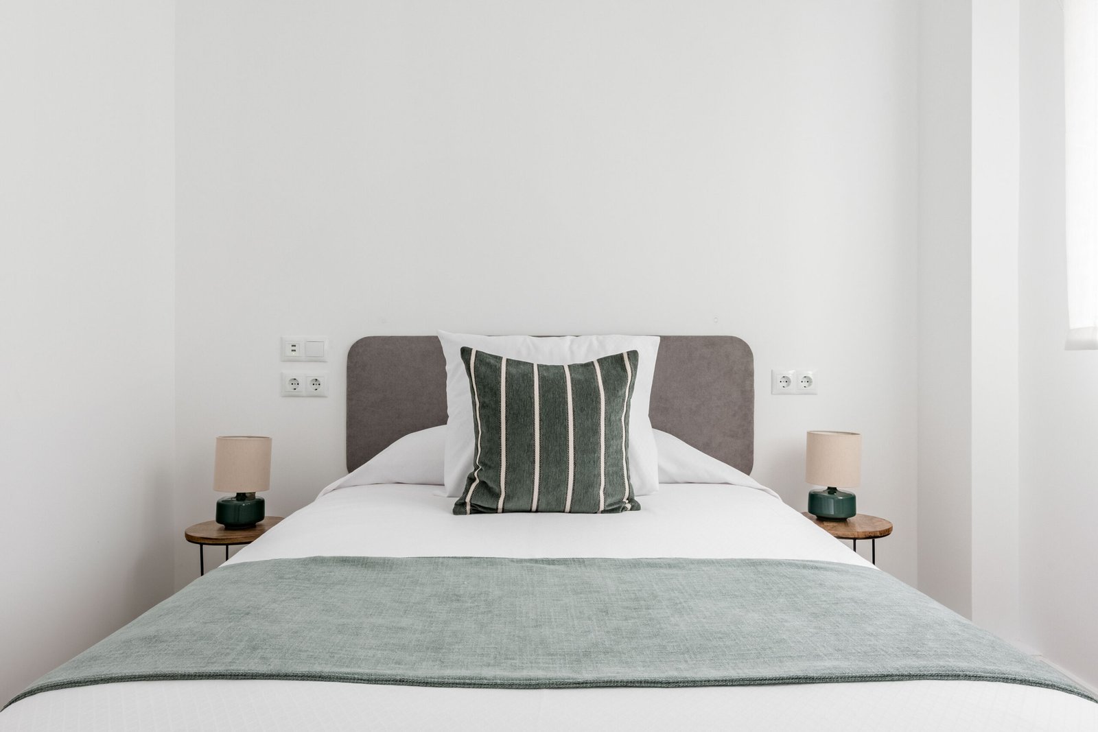 ANDRÉS MELLADO HABITACIÓN 2.1